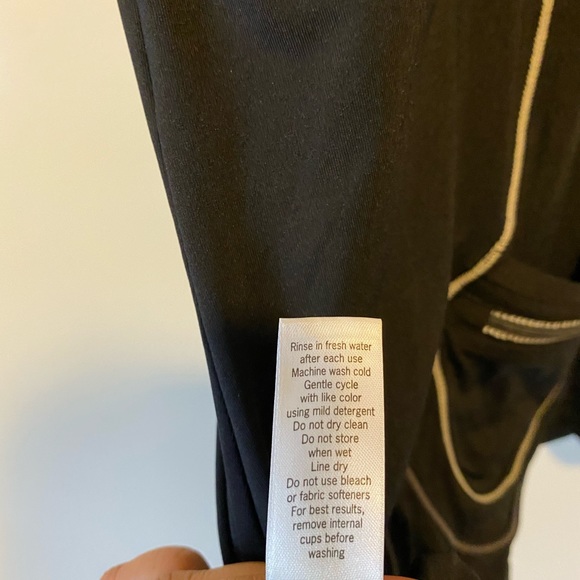 Athleta Black Energy Tank Size M - Picture 5 of 5